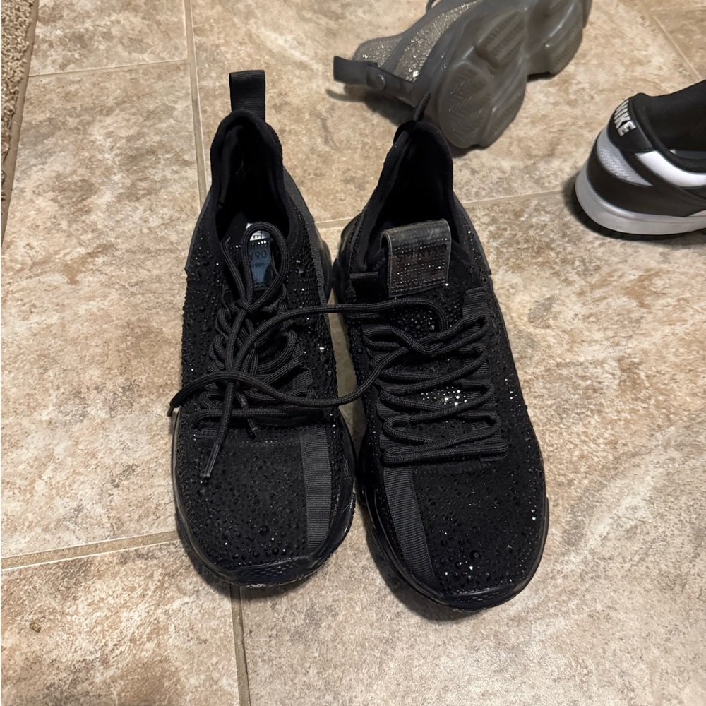 Stylish black Steve Madden Sneakers